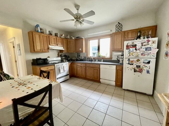 81 Newbury St, Unit 3, Unit 3