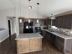 715 Cherrywood Cir in Andover, KS - Building Photo - Building Photo