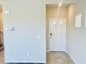 8932 Pelican Pt St in Las Vegas, NV - Building Photo - Building Photo