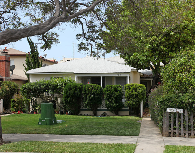 1705-1709 Barry Ave in Los Angeles, CA - Building Photo - Building Photo