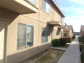 6205 S H St in Bakersfield, CA - Building Photo