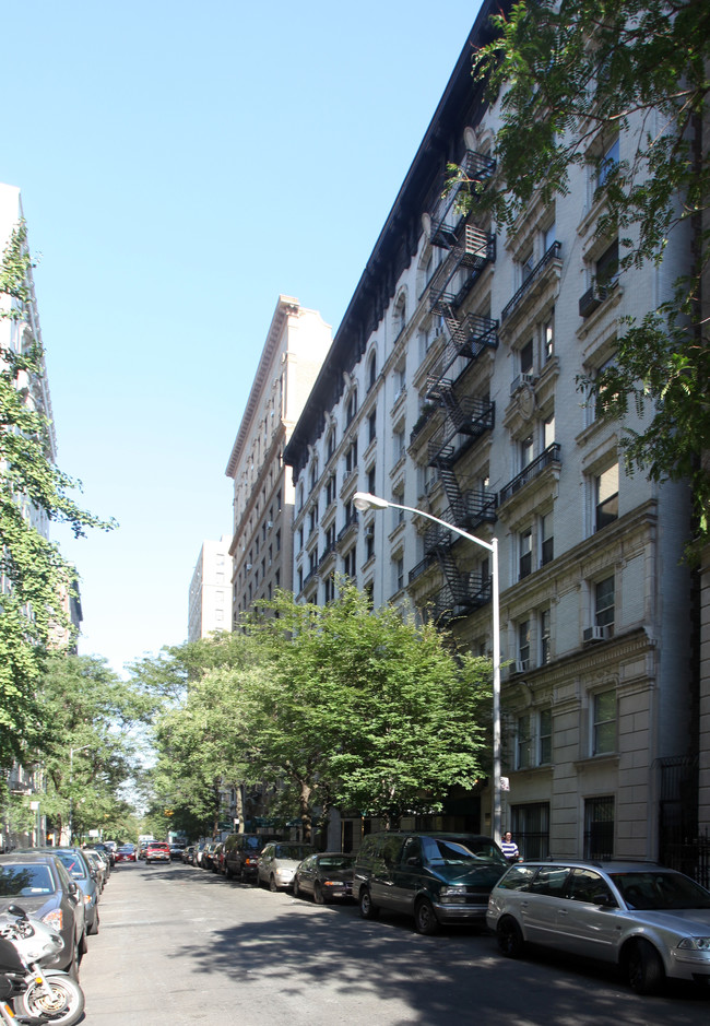 255 W 98th St in New York, NY - Building Photo - Building Photo
