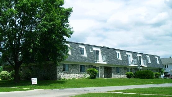 1411 S Locust Ave in Marshfield, WI - Foto de edificio