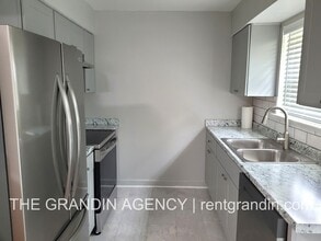 3728 Red Fox Dr NW in Roanoke, VA - Building Photo - Building Photo