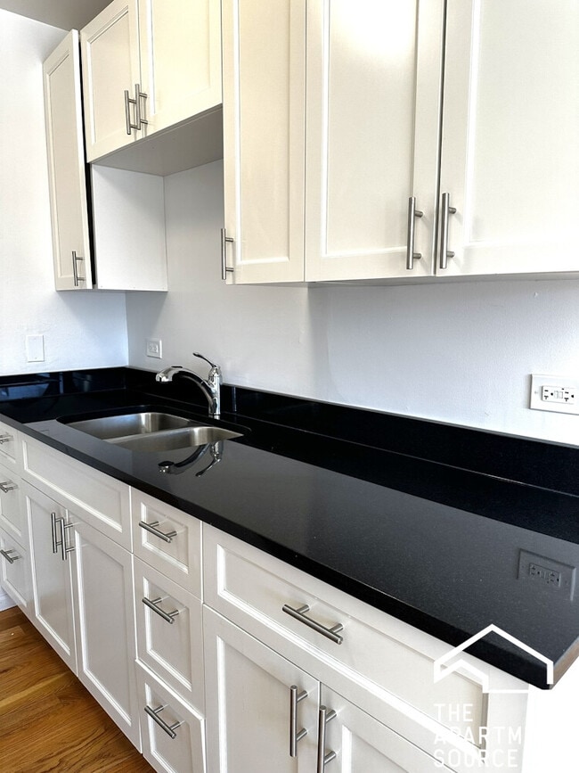 6954 N Sheridan Rd in Chicago, IL - Building Photo - Building Photo