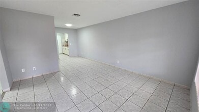 1874 NE 161st St in North Miami Beach, FL - Building Photo - Building Photo