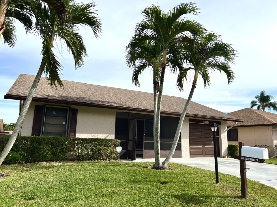 6330 Tall Cypress Cir in Greenacres, FL - Building Photo