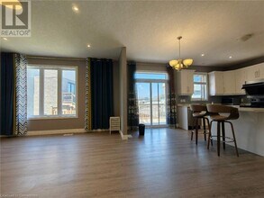 233 Ladyslipper Dr in Waterloo, ON - Building Photo - Building Photo