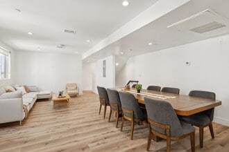 1326 W 35th Pl- Housing Near USC DPS in Los Angeles, CA - Building Photo - Building Photo