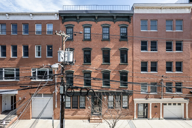 221 Willow Ave in Hoboken, NJ - Building Photo - Building Photo