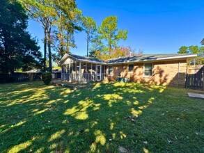 110 Windsor Dr in Daphne, AL - Foto de edificio - Building Photo