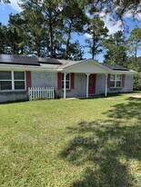 8240 Tempest Dr in Pensacola, FL - Building Photo