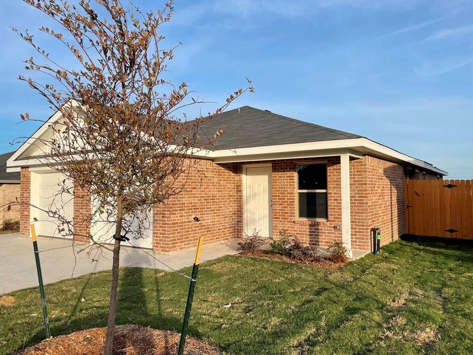 2328 B Duntov Dr in Temple, TX - Foto de edificio