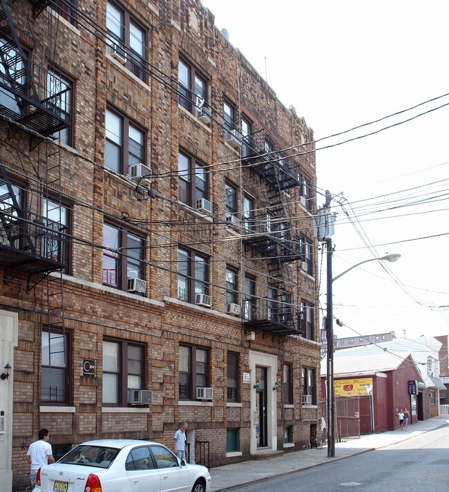 417 54th St in West New York, NJ - Building Photo - Building Photo