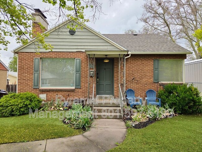 property at 1001 E Lorraine Dr