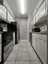 3535 NASA Road 1 in Seabrook, TX - Building Photo
