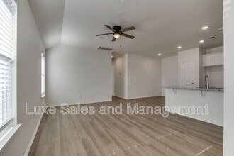 11611 Mackenzie Wy in Yukon, OK - Building Photo - Building Photo