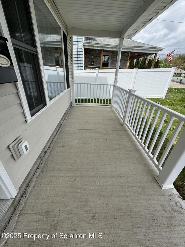 1112 Howell St in Archbald, PA - Foto de edificio - Building Photo