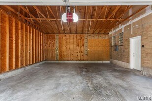 5100 Kingwood Dr in St. Louis, MO - Building Photo