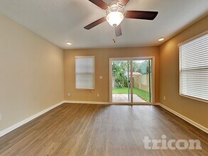 4333 Campus Hills Cir in Jacksonville, FL - Foto de edificio - Building Photo