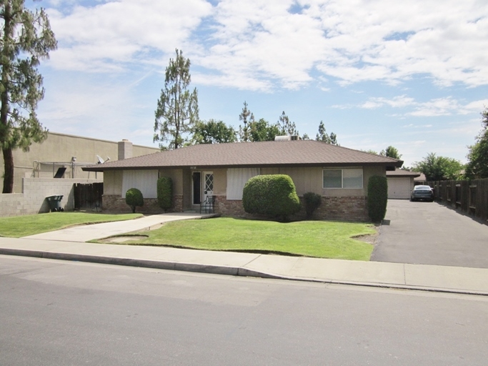 1838 Canter Way in Bakersfield, CA - Foto de edificio