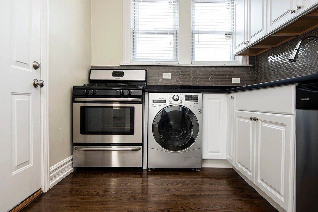 3829 N Greenview Ave, Unit 3817-2E in Chicago, IL - Foto de edificio