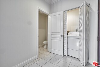 10617 Eastborne Ave-Unit -104 in Los Angeles, CA - Building Photo - Building Photo