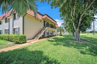 10015 NW 4th St in Pembroke Pines, FL - Building Photo