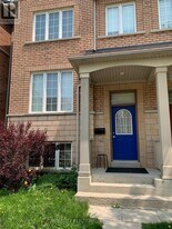17 Aldwinckle Heights in Toronto, ON - Building Photo