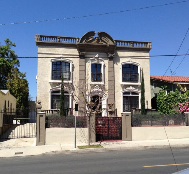 1611 Talmadge St, Unit Lower Level Apt 2 in Los Angeles, CA - Building Photo - Building Photo