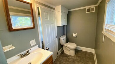 818 Alpine Ave NW in Grand Rapids, MI - Building Photo - Building Photo