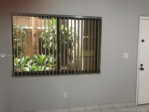 8625 NW 8th St-Unit -114 in Miami, FL - Building Photo - Building Photo