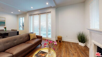 907 S Shenandoah St in Los Angeles, CA - Foto de edificio - Building Photo