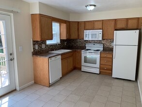 5053 St Patrick Cir in Cross Lanes, WV - Building Photo - Building Photo