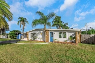 676 Orangewood Dr in Dunedin, FL - Building Photo - Building Photo