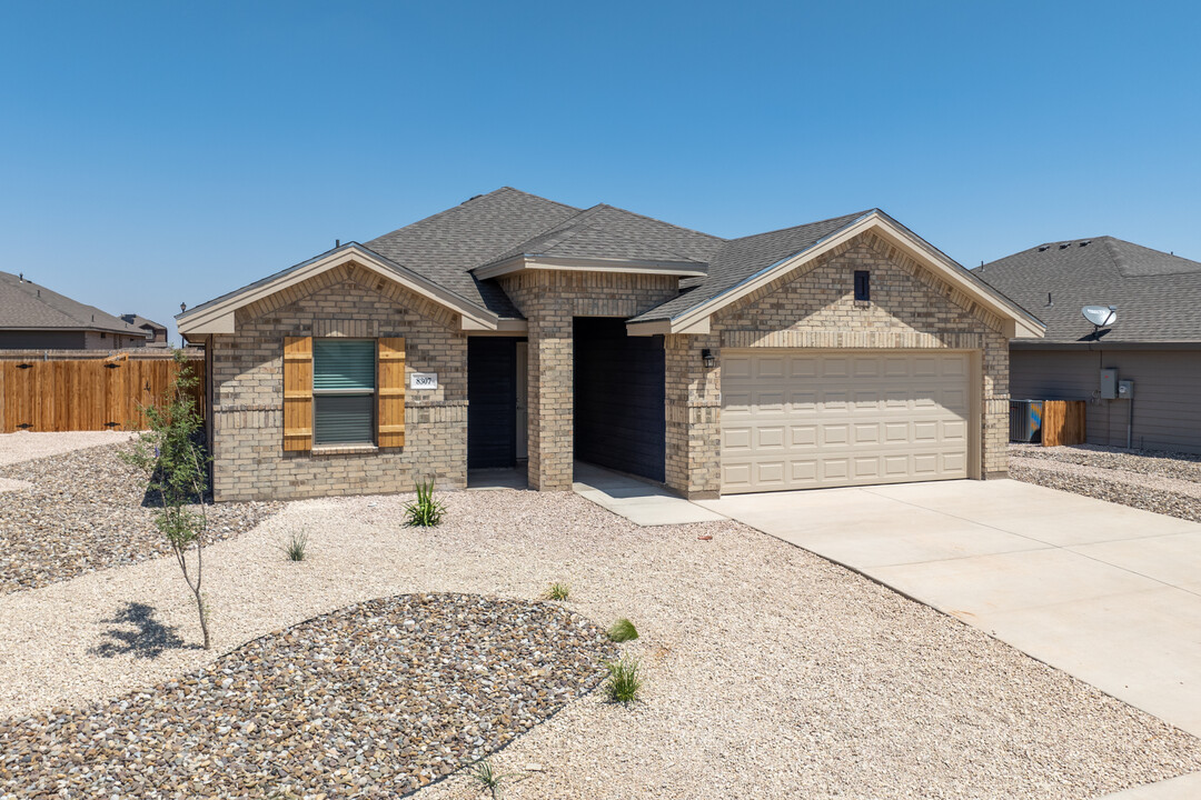 Vander Ranch Estate Rentals in Midland, TX - Building Photo