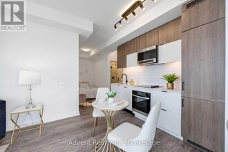 8888 Yonge St in Richmond Hill, ON - Building Photo - Building Photo