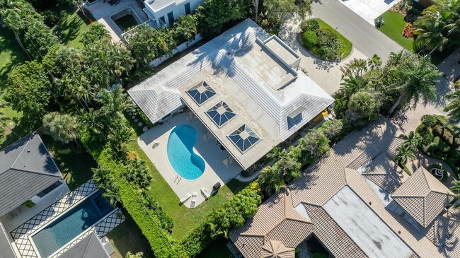 2100 Cocoanut Rd in Boca Raton, FL - Building Photo - Building Photo