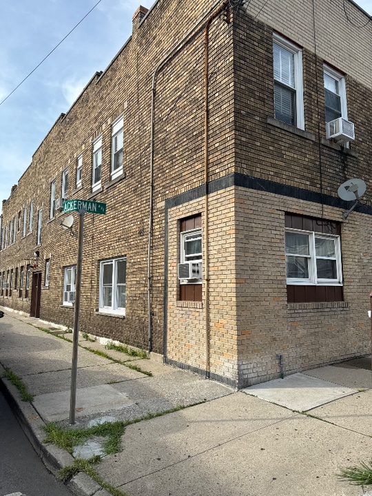 190 Ackerman Ave in Clifton, NJ - Building Photo