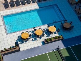 Park Monroe in Columbus, OH - Building Photo