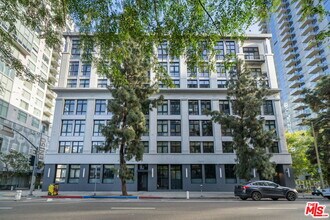 330 W 11th St in Los Angeles, CA - Building Photo - Building Photo