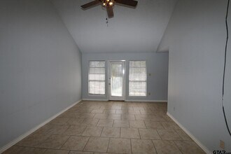 963 Creekside Drive in Tyler, TX - Building Photo - Building Photo