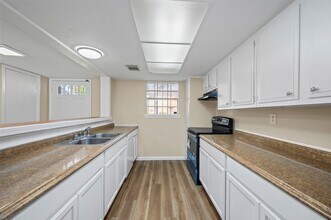 7236 Crownwest St in Houston, TX - Building Photo - Building Photo