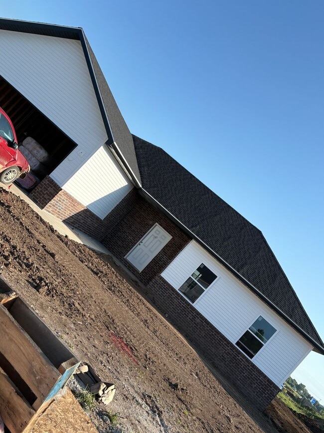 1325 E 477th Rd in Bolivar, MO - Building Photo - Building Photo