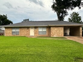 214 Margaret Ave in Natchez, MS - Building Photo