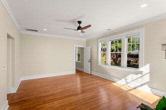 123 E 55th St in Savannah, GA - Foto de edificio - Building Photo
