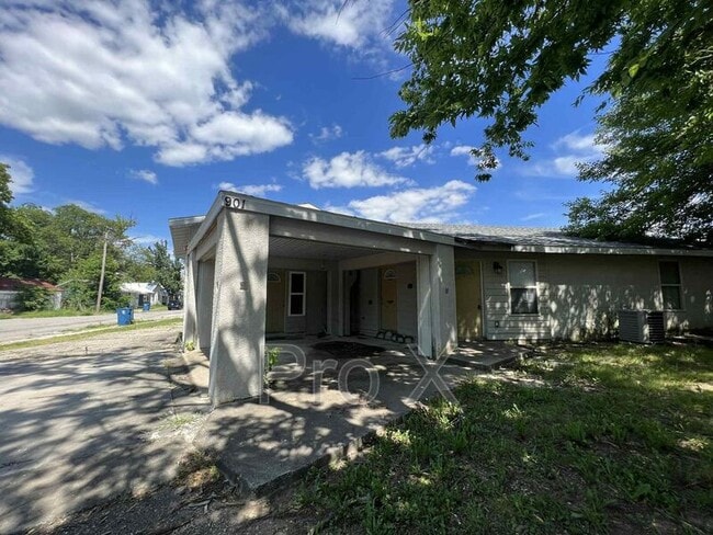 property at 901 S Sergeant Ave
