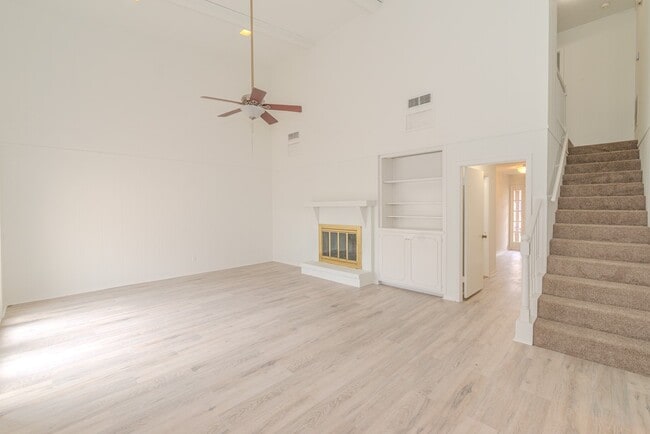 property at 5975 Townhouse Ln