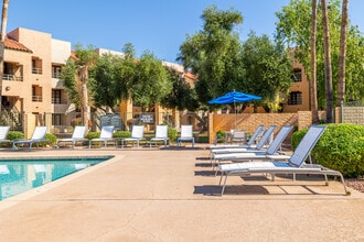 Olive Tree in Glendale, AZ - Foto de edificio - Building Photo