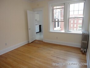 24 Chauncy St, Unit 18 in Cambridge, MA - Foto de edificio - Building Photo